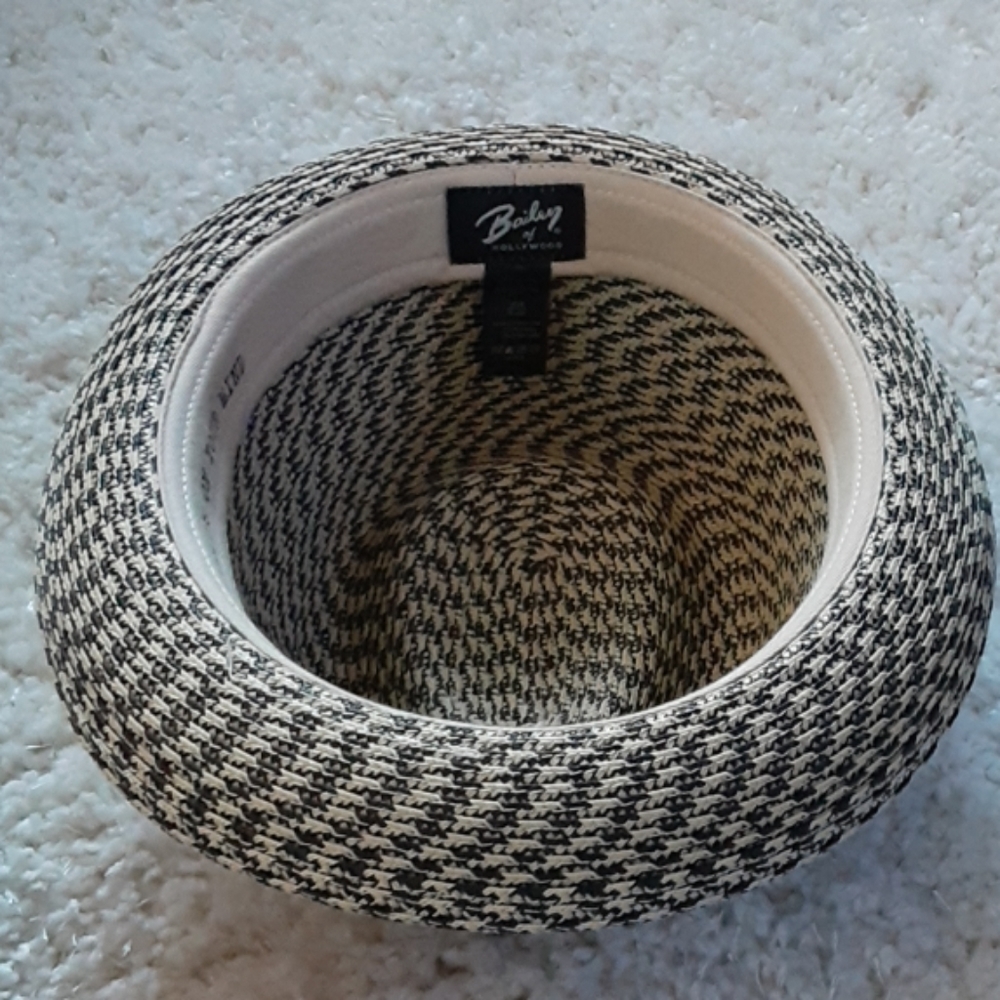 Fedora - Picture 4 of 4
